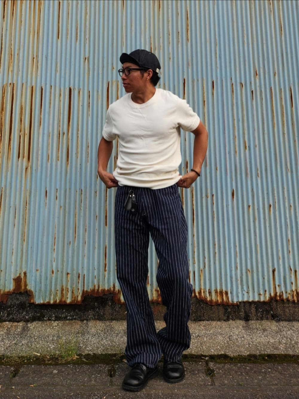 「アメカジ、デニムパンツ、ウォバッシュ、ヒッコリー、白Tシャツ、夏コーデ、アメカジコーデ、古着、キャップ、帽子、めがね」｜「MOSCOTのアイテム（メガネ、ブラック系）」を使った、tulipさん（メンズ・165cm）の夏コーディネートの1枚目の写真
