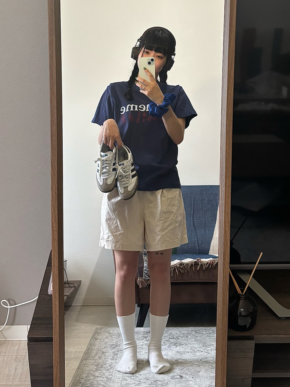 「スポーツミックス、Tシャツ、夏コーデ、ヘッドホン、ネイビー、ネイビー×ホワイト、サンバ、ハーフパンツ、ショートパンツ、梅雨、シティーボーイ、シティガール、ノームコア、ラフ、最近のいい感じコーデ」｜「UNIQLOのアイテム（パンツ、ホワイト系）」を使った、nanamiさん（レディース・160cm）の夏コーディネートの1枚目の写真