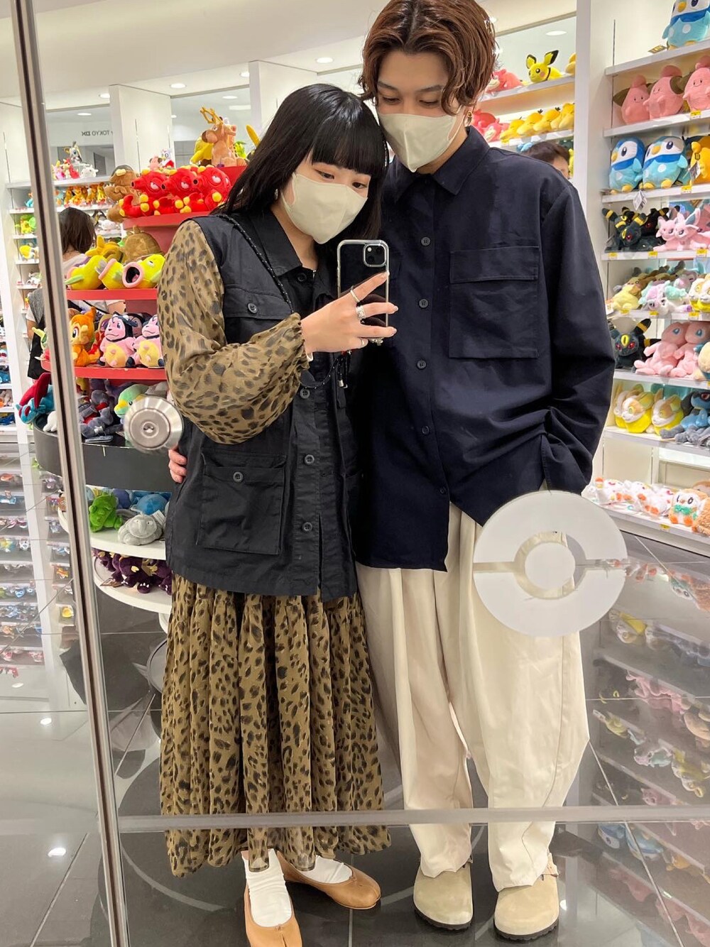 「秋服、低身長女子、153cm、デート、ワンピース、レオパード、ミリタリーベスト、足袋バレエ、タビシューズ、Maison Margiela、アニマル柄」｜「Maison MargielaのMaison Margiela タビバレエシューズ（バレエシューズ、ベージュ系）」を使った、denさん（レディース・153cm）の秋コーディネートの1枚目の写真