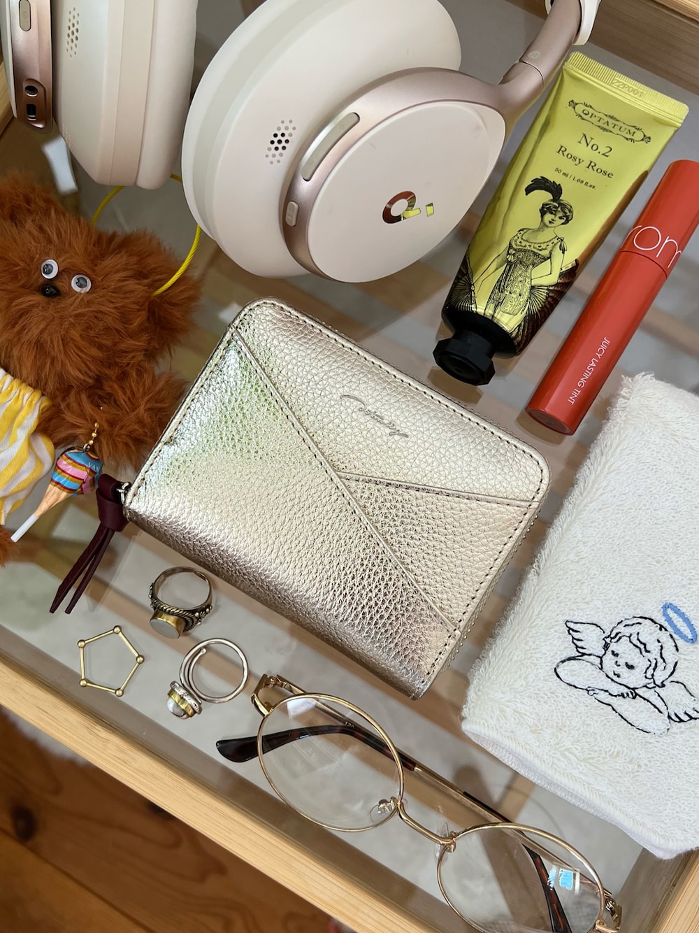 「財布、ウォレット、ゴールド、タオル、天使、キーホルダー、くま、ハンドクリーム、BIRTHDAY BAR」｜「BIRTHDAY BARのお札が折れない 本革ジャバラミニ財布（財布、ゴールド系）」を使った、ちゃみまる🐶さん（レディース・146cm）の秋コーディネートの1枚目の写真