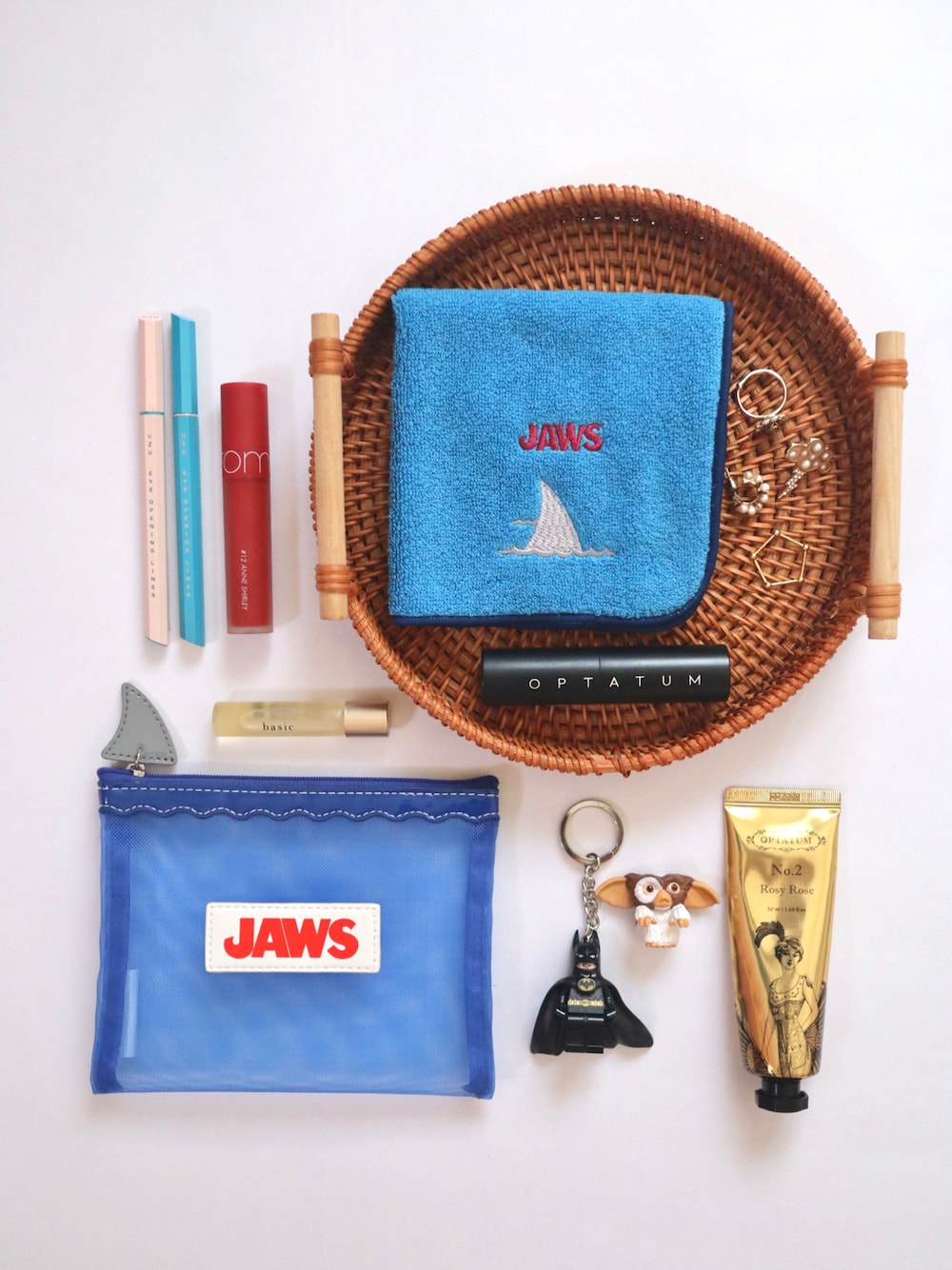 「ポーチ、タオル、ハンカチ、JAWS、ジョーズ、ブルー、blue、ハンドクリーム、トートバッグ、ニット帽、BIRTHDAY BAR」｜「BIRTHDAY BARのUNIVERSAL ユニバーサル オリジナル タオルハンカチ（ハンカチ/ハンドタオル、その他）」を使った、ちゃみまる🐶さん（レディース・146cm）の夏コーディネートの1枚目の写真