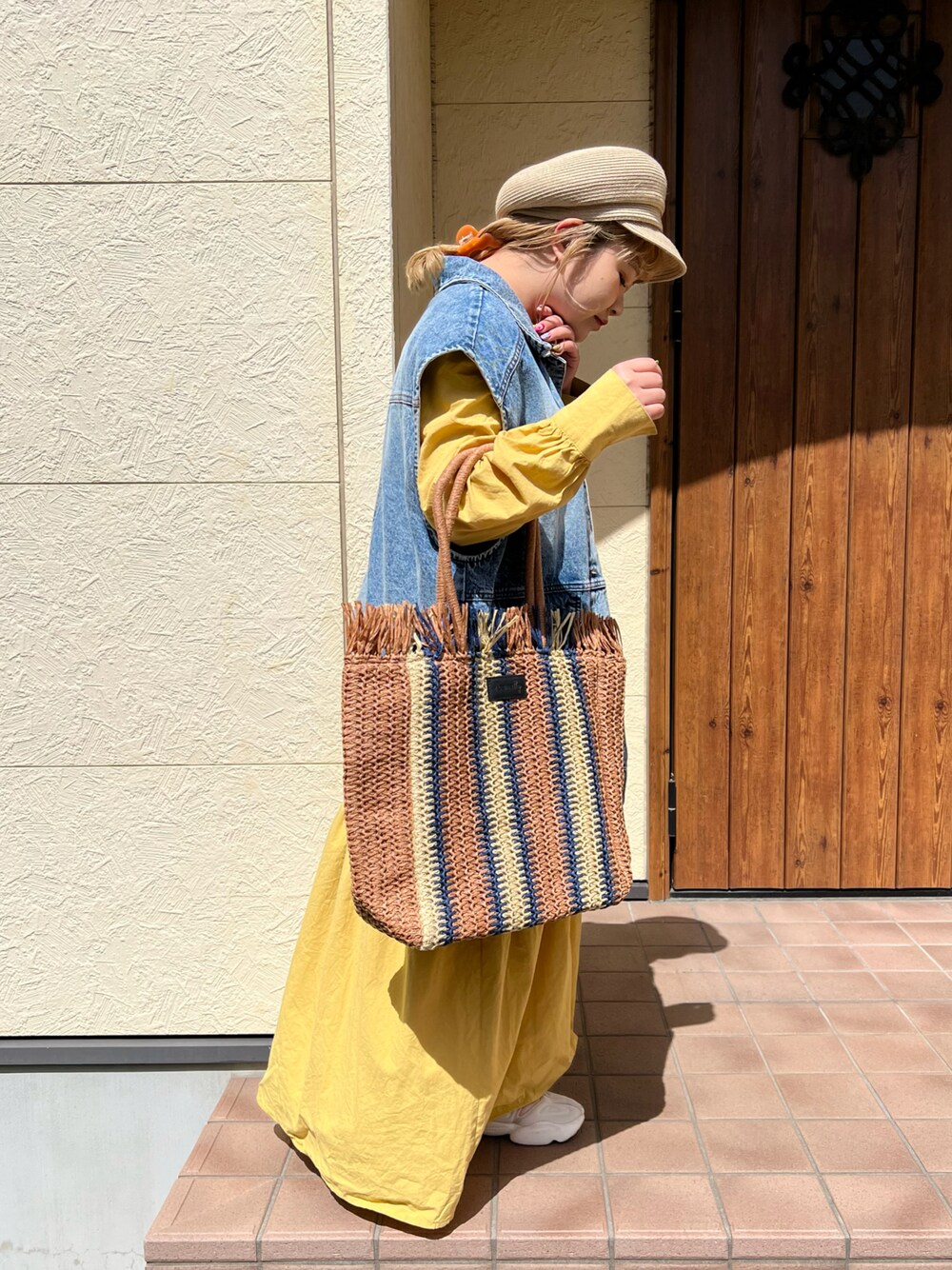 「休日スタイル、春コーデ、春服コーデ、低身長、低身長コーデ、低身長女子、カジュアル、大人カジュアル、ワンピース、Gジャン、ペーパーバッグ、トートバッグ、ストライプ、BIRTHDAYBAR」｜「Actuallyのペーパーストライプ トートバッグ（トートバッグ、ベージュ系）」を使った、ちゃみまる🐶さん（レディース・146cm）の春コーディネートの1枚目の写真