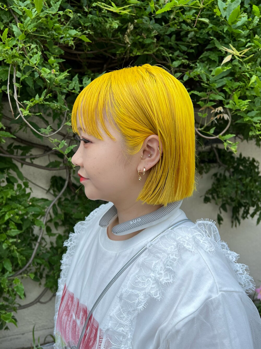 「春夏コーデ、クール、暑さ対策、ワンピース、レーストップス、ハイトーンカラー、切りっぱなしボブ」｜「BIRTHDAY BARのSUO28°C NEWクールリング 冷却リング（アウトドアグッズ、ブラック系）」を使った、ちゃみまる🐶さん（レディース・146cm）の春コーディネートの1枚目の写真