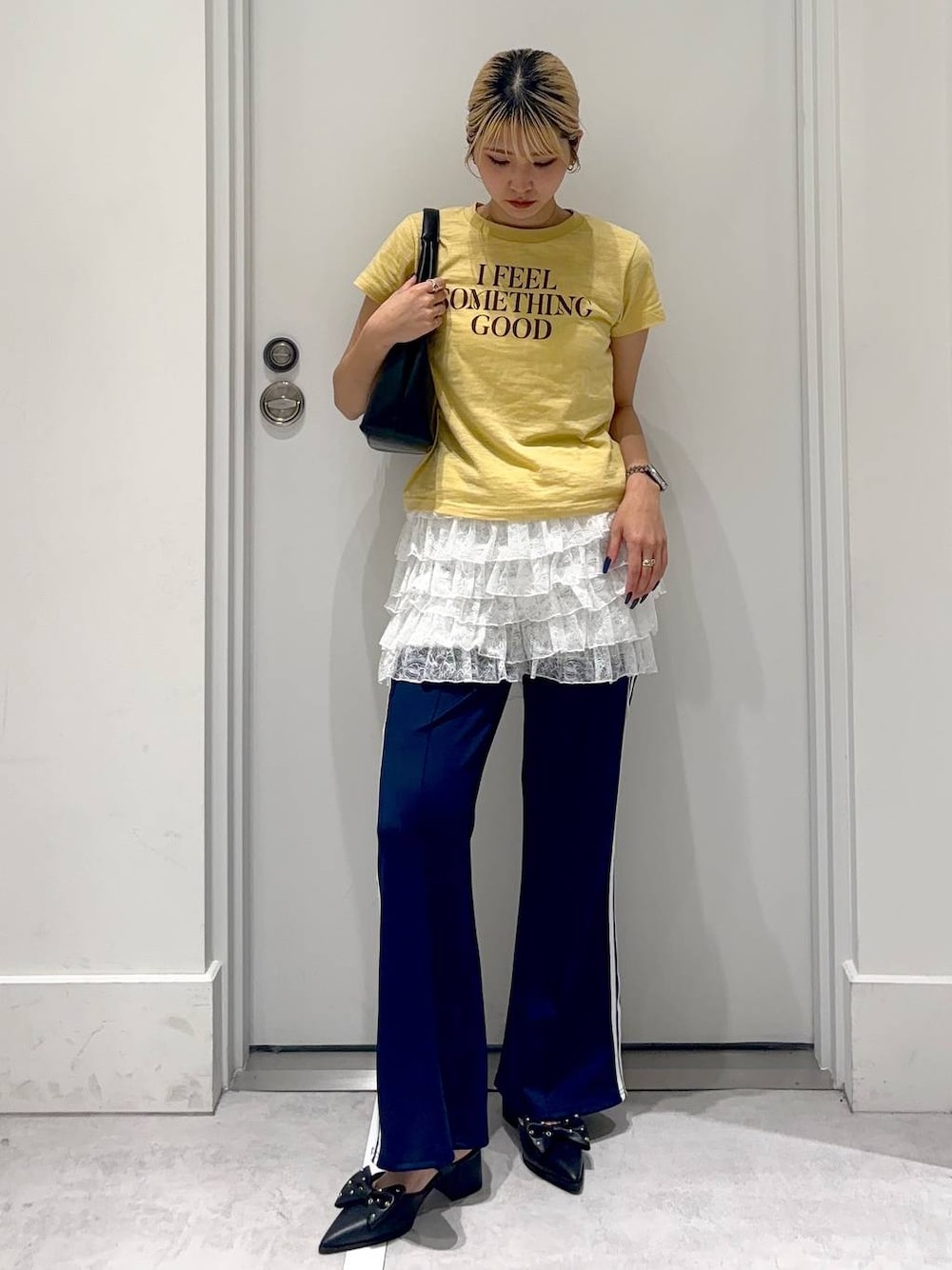 「女子ウケ、カジュアル、着痩せ・細見え、カジュアルコーデ、夏コーデ、レイヤードスタイル、新作、FOREVER 21、スポーツミックス」｜「FOREVER 21の【2025SS】レースフリルショートパンツ（その他パンツ、ホワイト系）」を使った、hm2931さん（レディース・159cm）の春コーディネートの1枚目の写真