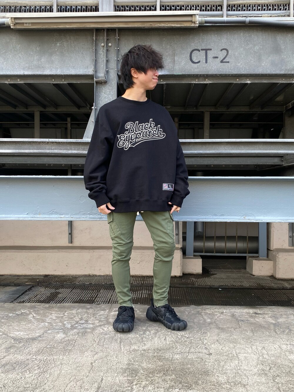 「スウェットパンツ、シンプル、スキニー、LHP、Danke schon、カーゴパンツ、ビックシルエット、韓国ファッション、blackeyepatch、ファッションの力を信じよう」｜「BlackEyePatchのアイテム（スウェット、ブラック系）」を使った、takuya satoさん（メンズ・163cm）の冬コーディネートの1枚目の写真