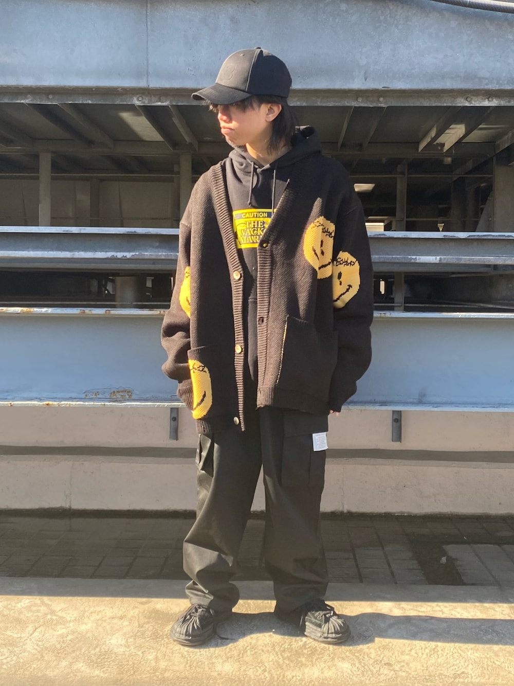 「LHP、WACKO MARIA 、低身長コーデ、メンズコーデ、オトナカジュアル、ワイドデニム、秋冬コーデ、お洒落さんとつながりたい、blackeyepatch、someit」｜「BlackEyePatch×WACKO MARIAのアイテム（パーカー、ブラック系）」を使った、takuya satoさん（メンズ・163cm）の冬コーディネートの1枚目の写真