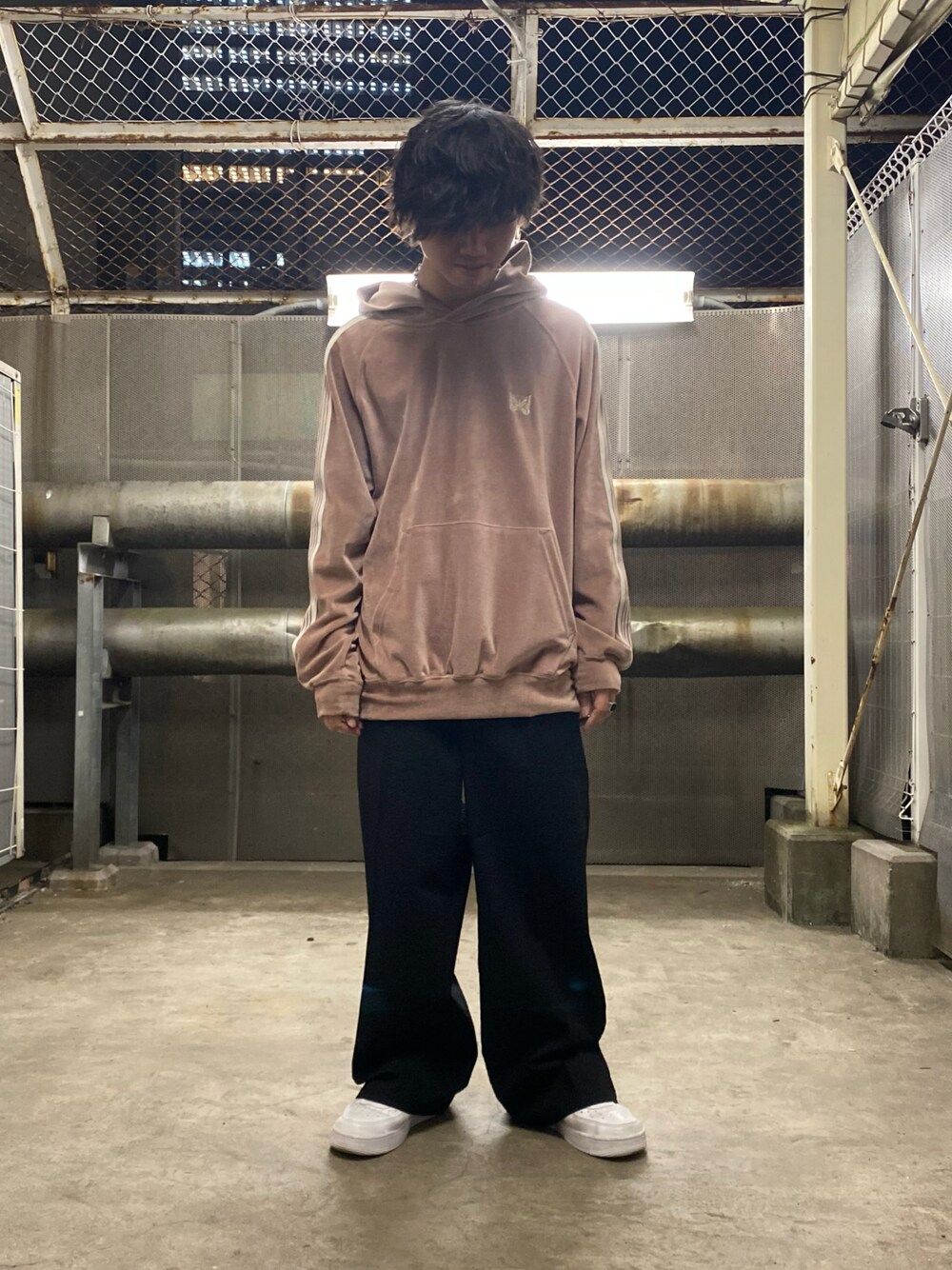「ビッグシルエット、パーカー、ストリート、大人カジュアル、ワイドパンツ、リラックススタイル、春夏コーデ、低身長、ゆるコーデ、お洒落さんとつながりたい」｜「Needlesのアイテム（パーカー、ベージュ系）」を使った、takuya satoさん（メンズ・163cm）の春コーディネートの1枚目の写真