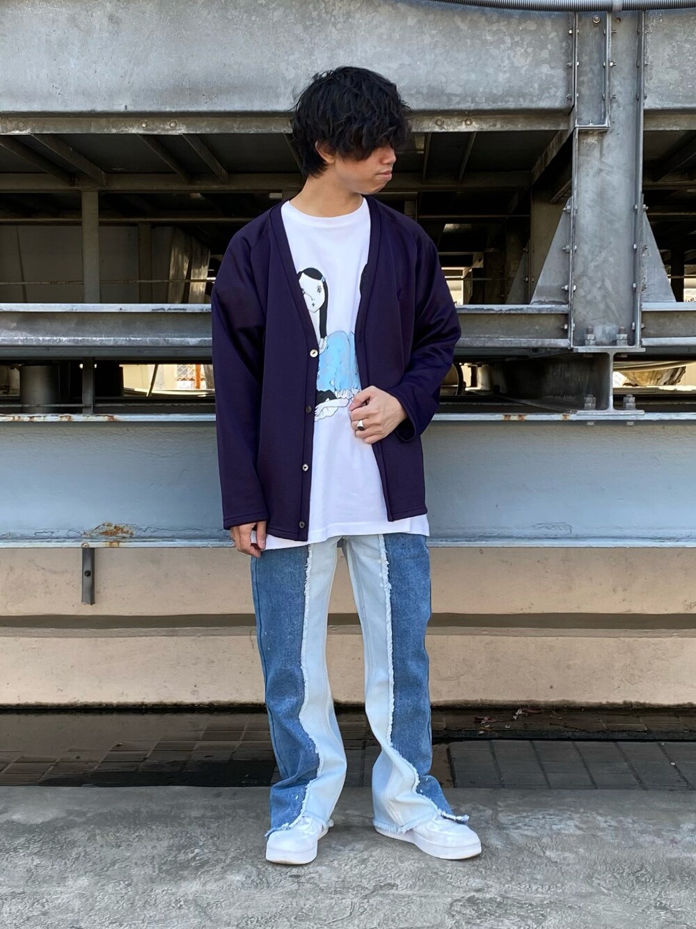 「大人コーデ、今日のコーデ、春服、大人カジュアル、メンズファッション、シンプル、カジュアルコーデ、低身長男子、フレアデニム、Danke schon、NEEDLES、カジュアル、カーディガン」｜「Needlesのアイテム（カーディガン/ボレロ、パープル系）」を使った、takuya satoさん（メンズ・163cm）の春コーディネートの1枚目の写真