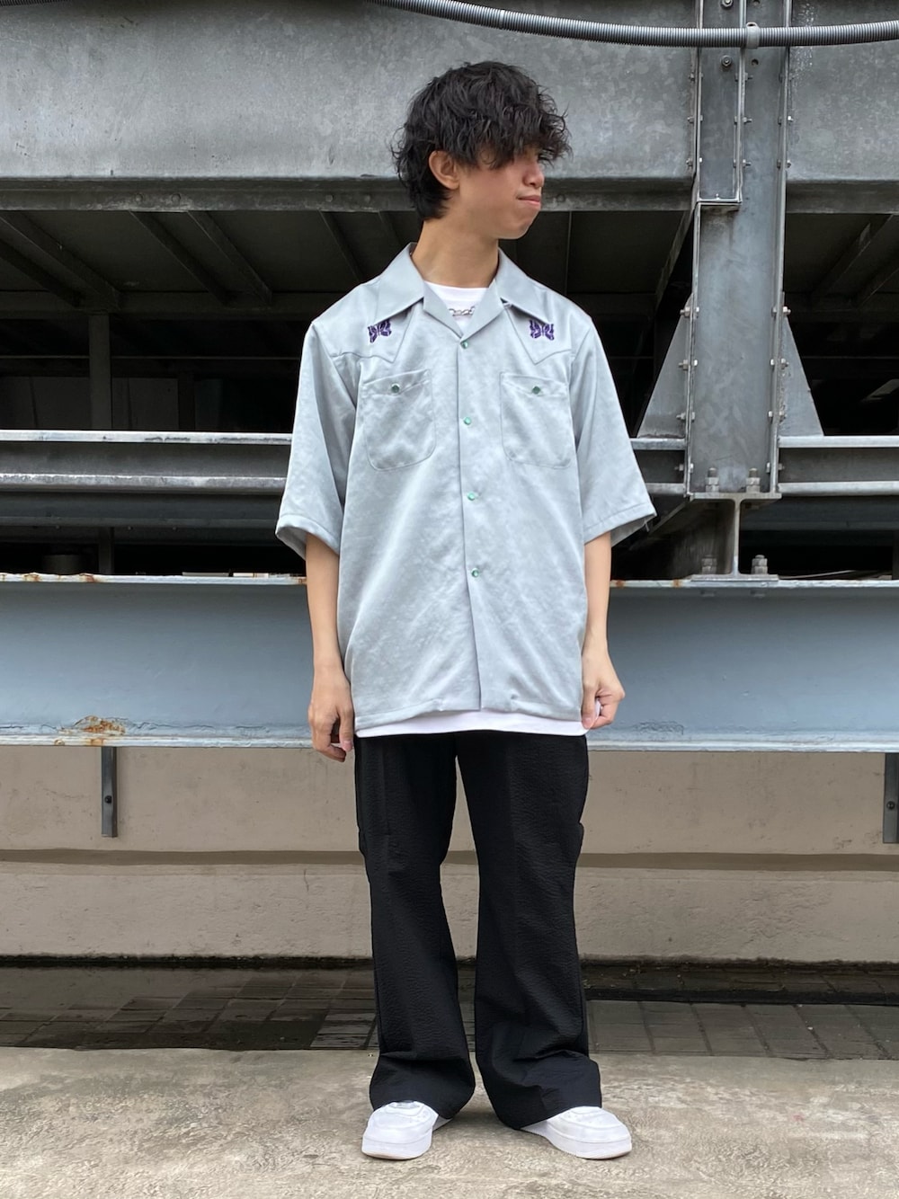 「LHP、Danke schon、キレイめ、フレアパンツ、NEEDLES、シンプルコーデ、シャツスタイル、メンズコーデ、オトナカジュアル、オープンカラーシャツ」｜「Needlesのアイテム（シャツ/ブラウス、ホワイト系）」を使った、takuya satoさん（メンズ・163cm）の春コーディネートの1枚目の写真