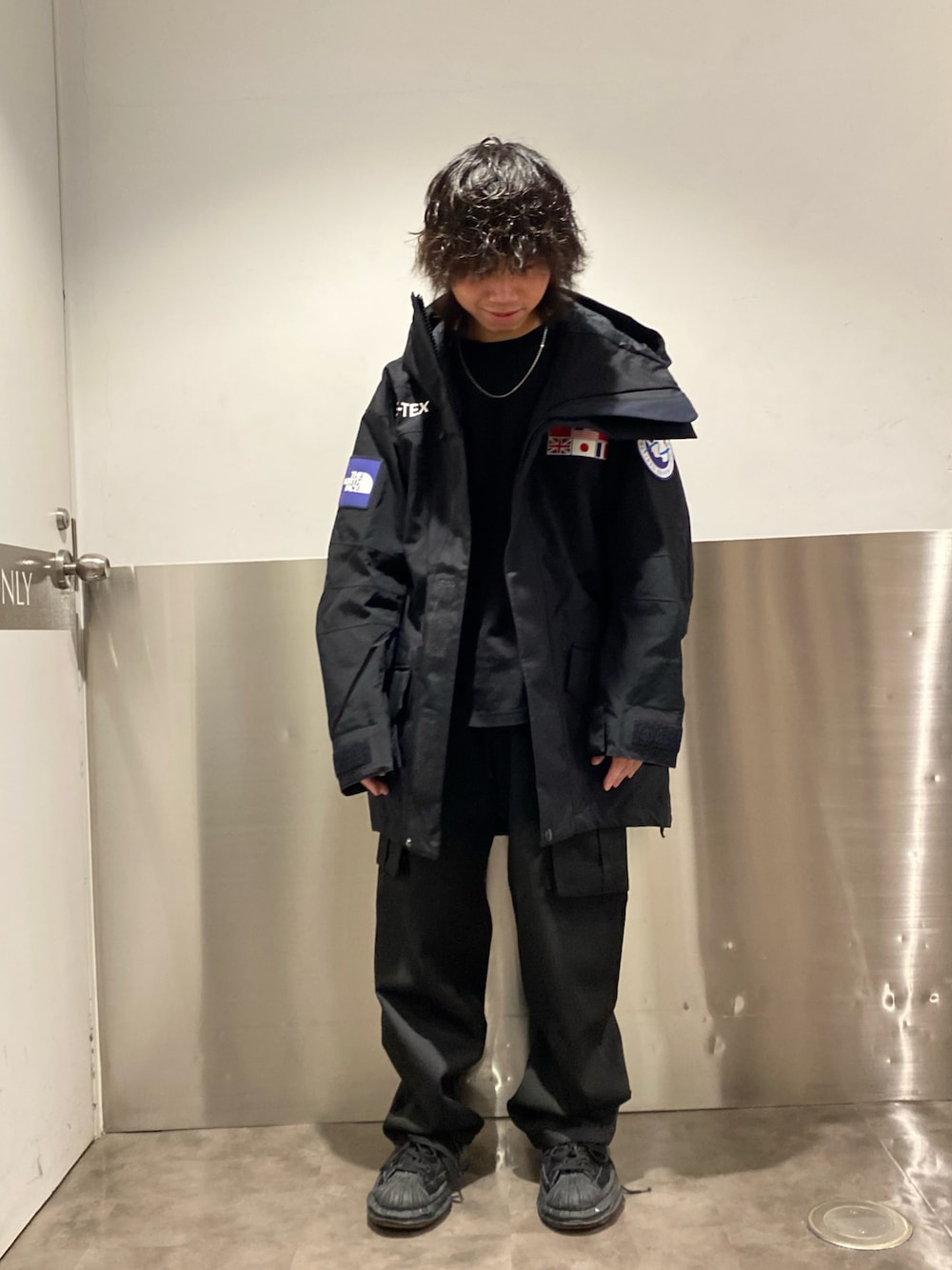 「ビッグシルエット、アウトドアスタイル、LHP、Danke schon、カーゴパンツ、GORE-TEX、THE NORTH FACE、大人コーデ、冬、ライトアウター」｜「THE NORTH FACEのアイテム（ジャケット/アウター、ブラック系）」を使った、takuya satoさん（メンズ・163cm）の冬コーディネートの1枚目の写真