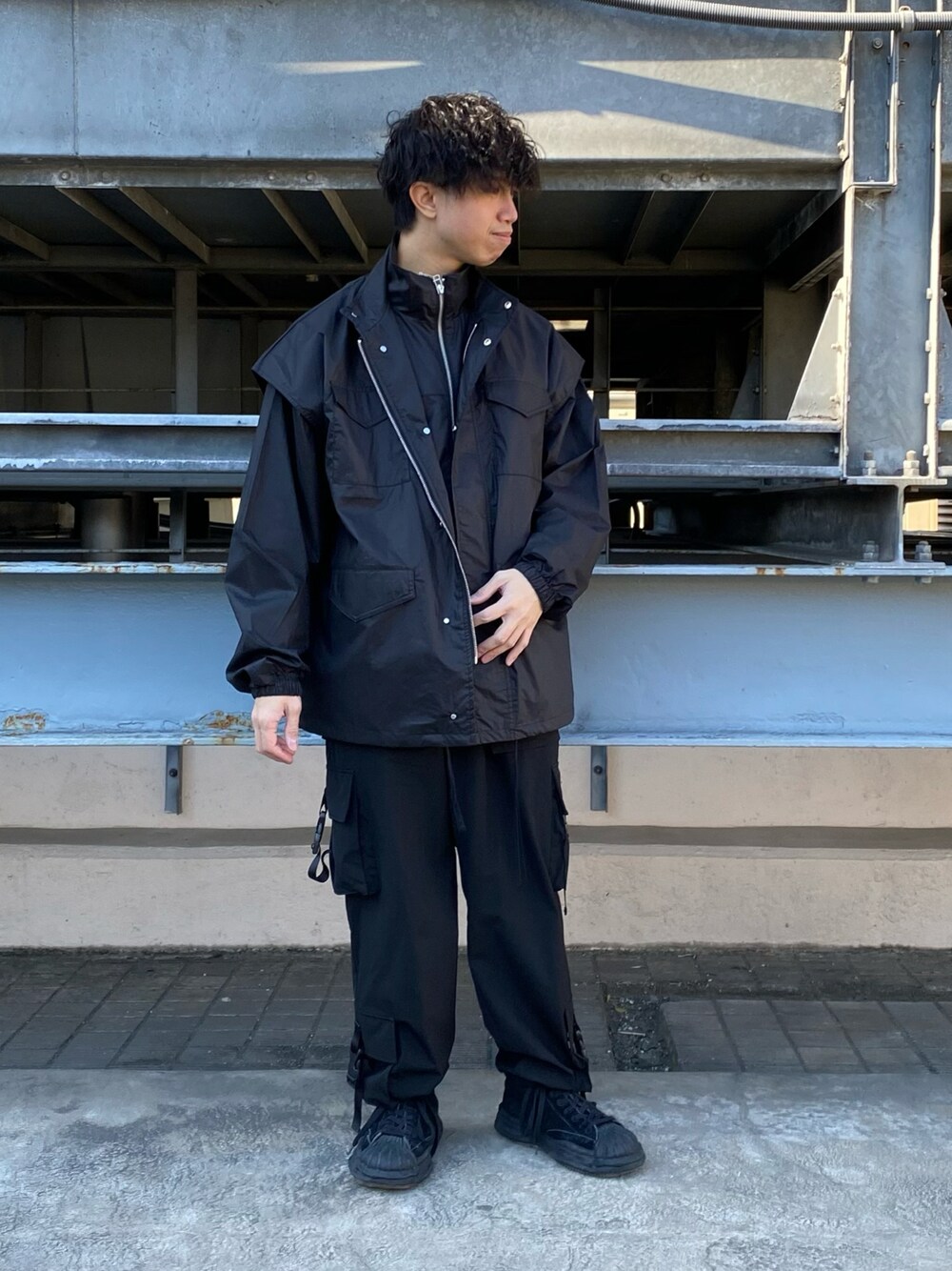 「オールブラック、LHP、大人コーデ、きれいめカジュアル、今日のコーデ、お洒落さんとつながりたい、コーティング、低身長男子、いいね、save、フォローお願いします🤑、服好きな人と繋がりたい」｜「DANKE SCHONのDankeSchon/ダンケシェーン/60s PAPERCOTING ブルゾン（ブルゾン、ブラック系）」を使った、takuya satoさん（メンズ・163cm）の冬コーディネートの1枚目の写真