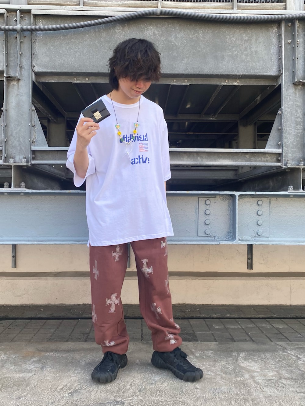 「シンプル、グリーン、オーバーサイズ、MCM、春夏コーデ、低身長、ラフコーデ、unknown、A4A、サルーテ」｜「MCMのMCM/エムシーエム/Patricia Flap Wallet Tracy Trifold　Mini/〈パトリシア〉三つ折りウォレット - スパニッシュレザー（財布、ブラック系）」を使った、takuya satoさん（メンズ・163cm）の春コーディネートの1枚目の写真