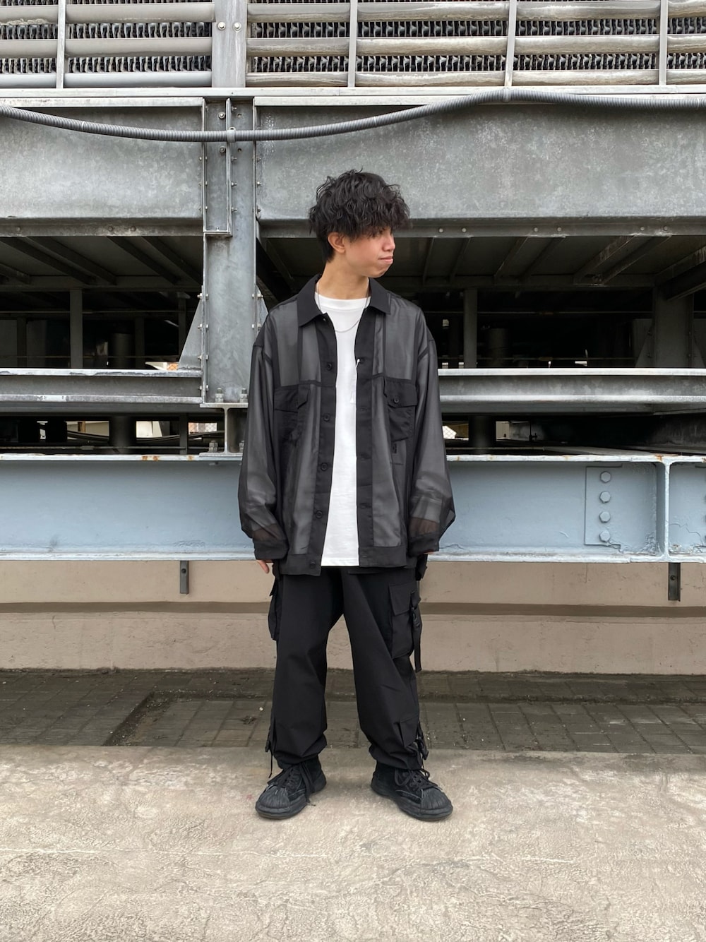 「LHP、オーバーサイズ、大人カジュアル、休日コーデ、シャツスタイル、シースルー、低身長、メンズファッション、おしゃれさんと繋がりたい、いいね、save、フォローお願いします🤑」｜「A4AのA4A/エーフォーエー/CRYSTAL LST（Tシャツ/カットソー、ホワイト系）」を使った、takuya satoさん（メンズ・163cm）の冬コーディネートの1枚目の写真