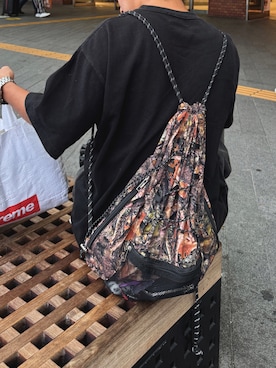 「アイテム（バックパック/リュック、ブラウン系）」を使った、takumiさん（メンズ・164cm）の秋コーディネート
