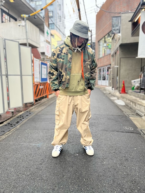 MA-1を使った「迷彩ジャケット」の人気ファッション