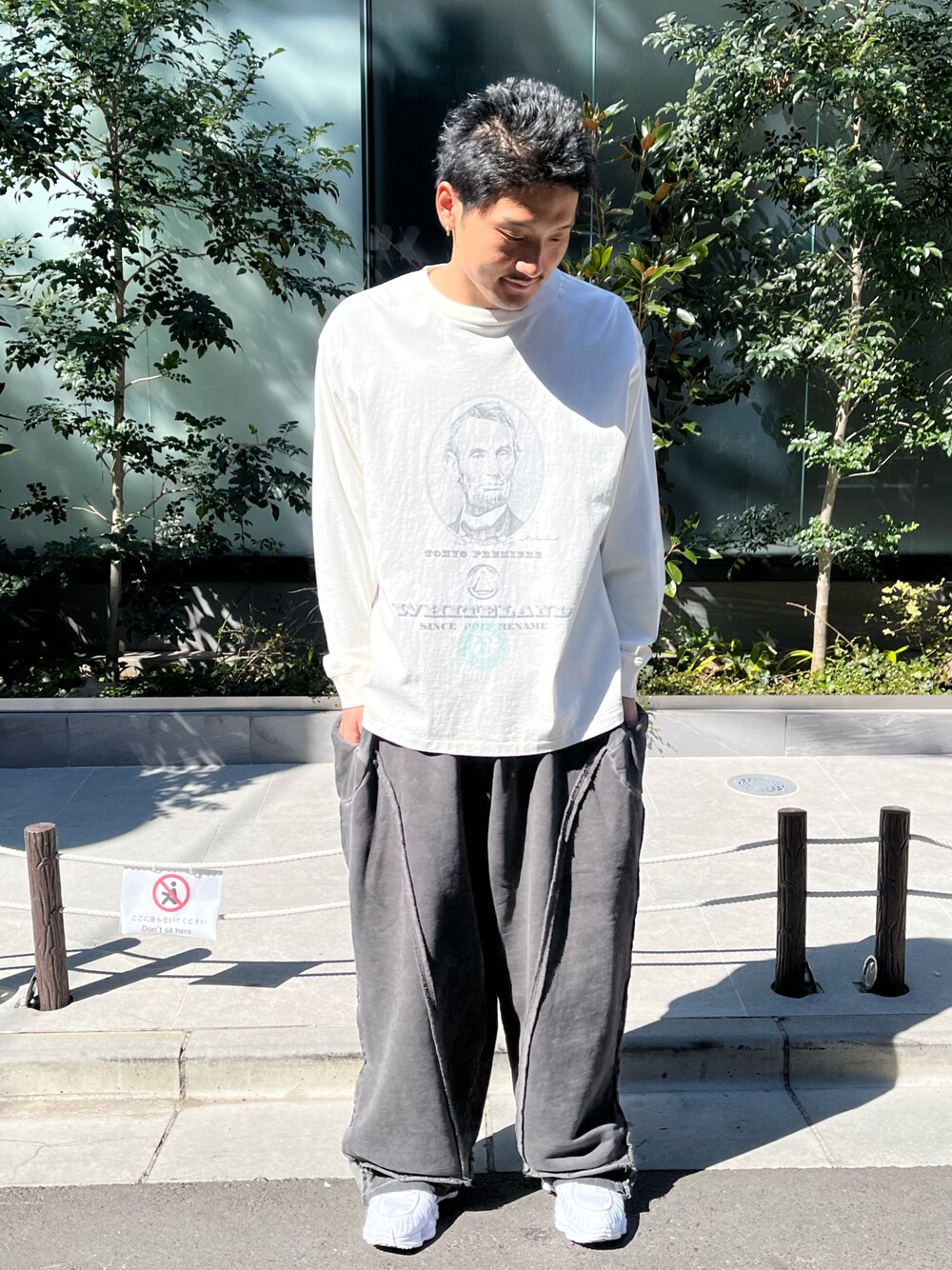 「スウェット、ストリート、ロンT、ラフ、ラフスタイル、春服、春コーデ、春夏コーデ、メンズコーデ、いいね返し」｜「WHITELANDのWHITELAND/ホワイトランド/ZIP UP WIDE SWEAT PANTS（スウェットパンツ、グレー系）」を使った、MASATOさん（メンズ・178cm）の春コーディネートの1枚目の写真