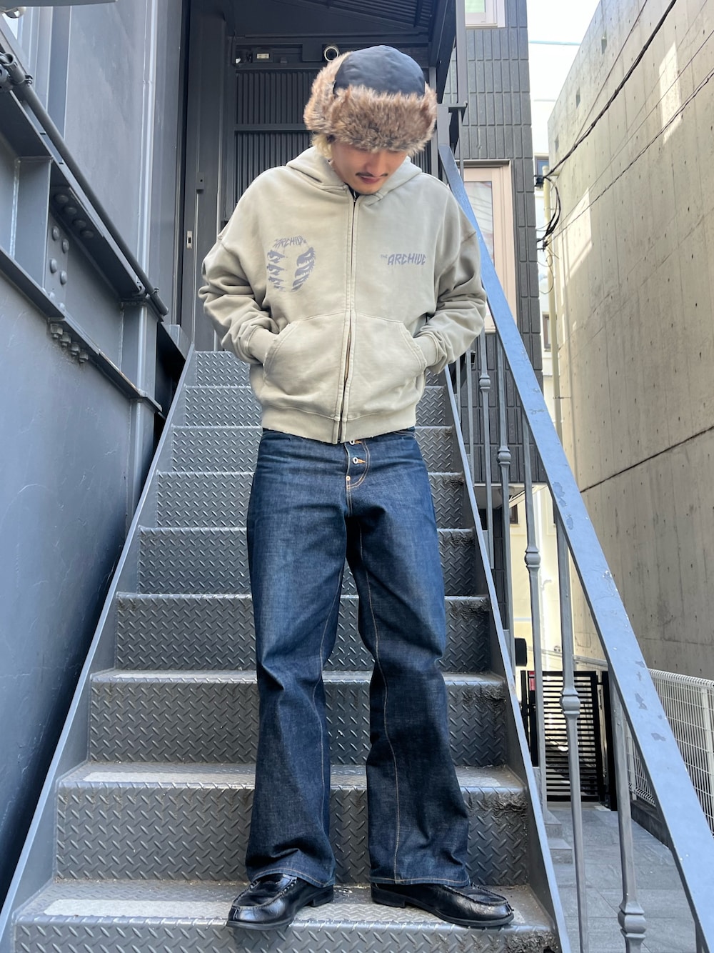 「ファッション、ファッションの力を信じよう、ファッションを楽しもう、ファッション好きと繋がりたい、ファッション手当、ファッションショー、ファッションコーデ、ファッションイラスト、オススメ、おすすめ、オススメコーデ、おすすめ厚底ブーツ、春服、春服みてみて、春服コーデ」｜「DANKE SCHONのDankeSchon/ダンケシェーン/PIGMENT SWEAT ZIP HOODIE EYES（パーカー、ベージュ系）」を使った、MASATOさん（メンズ・178cm）の冬コーディネートの1枚目の写真