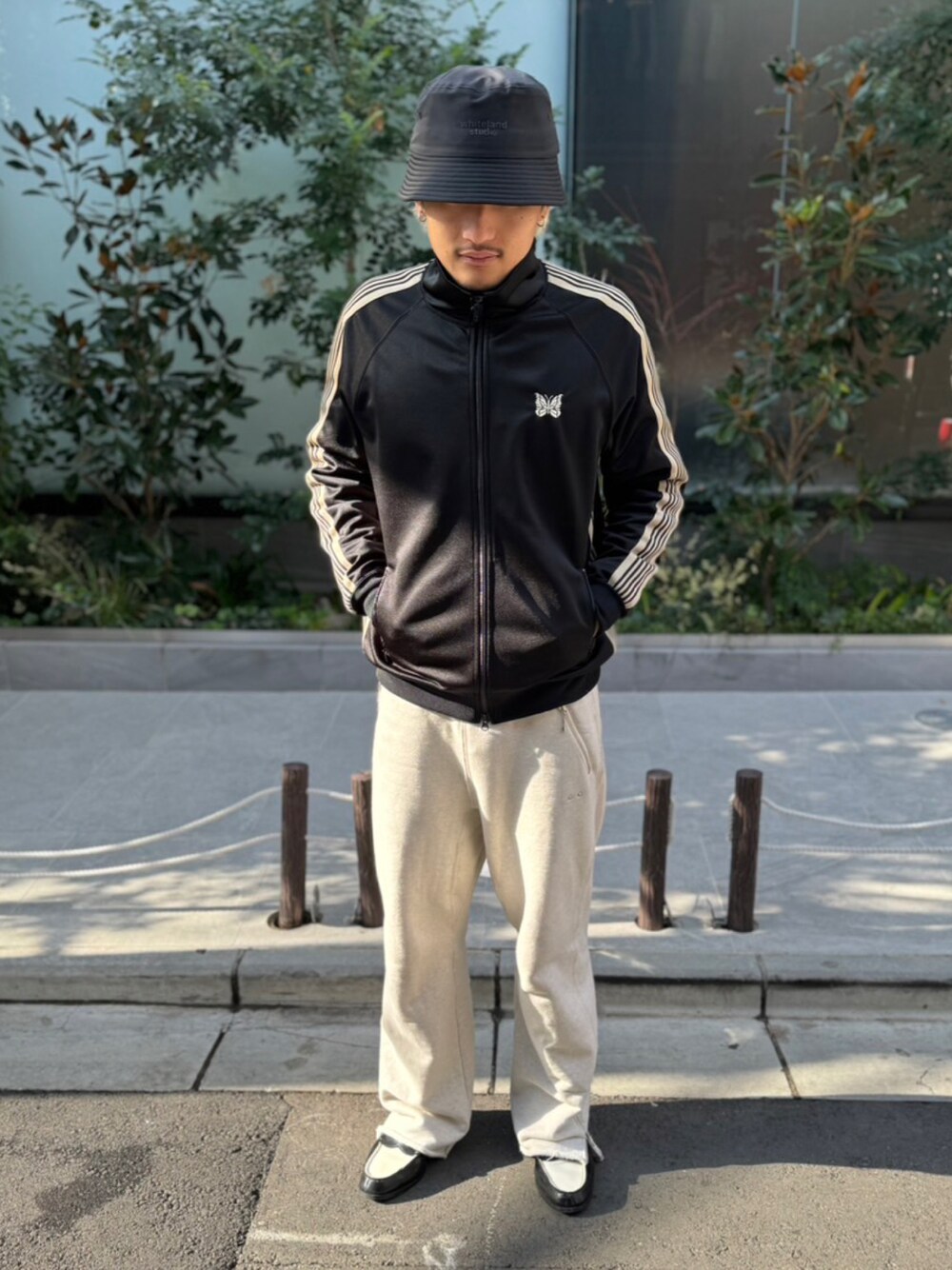 ブラック系のハット、ブラック系のハットを着用したメンズの冬コーディネートの1枚目の写真