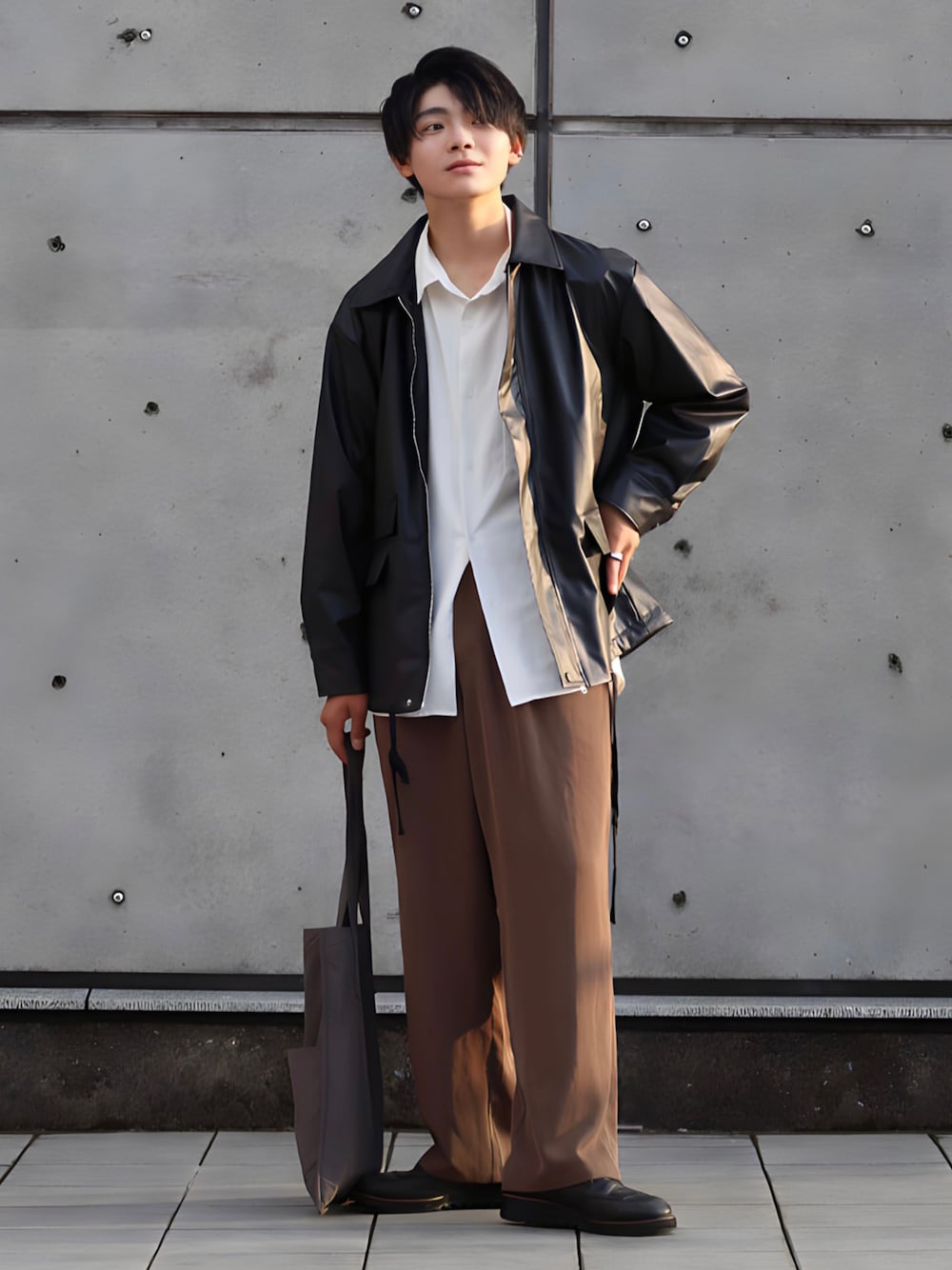 「ファッションを楽しもう、秋のコーデ、大人カジュアル、お洒落さんとつながりたい、カジュアル、レザージャケット、ブラウン、ブラウンコーデ、シャツスタイル、ローファー」｜「SEN TOKYOのヴィンテージライクな雰囲気がたまらない。オーバーサイズ PUレザージャケット（ブルゾン、ブラック系）」を使った、りゅんやさん（メンズ・174cm）の秋コーディネートの1枚目の写真