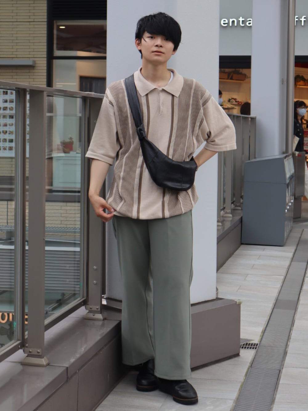 「このスタイルがお気に入り、ニットポロシャツ、フレアパンツ、ローファー、ボディバッグ、シャークソール、Bleme、WONDER WONDER、HARE」｜「Blemeのマルチストライプ リラクシー ニットポロシャツ（ポロシャツ、ホワイト系）」を使った、りゅんやさん（メンズ・174cm）の夏コーディネートの1枚目の写真