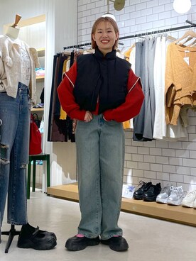 「アイテム（ダウンベスト）」を使った、かとゆかさん（レディース・157cm・20代）の秋コーディネート