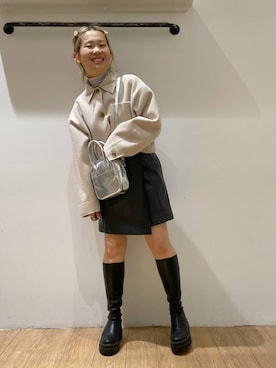 「アイテム（バレッタ/ヘアクリップ、グリーン系）」を使った、かとゆかさん（レディース・157cm）の秋コーディネート