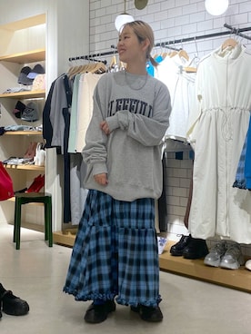 「アイテム（スウェット）」を使った、かとゆかさん（レディース・157cm・20代）の秋コーディネート