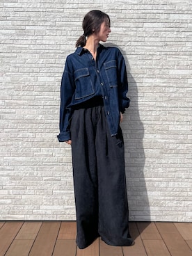 「アイテム（バレエシューズ）」を使った、加藤早織さん（レディース・163cm）の秋コーディネート