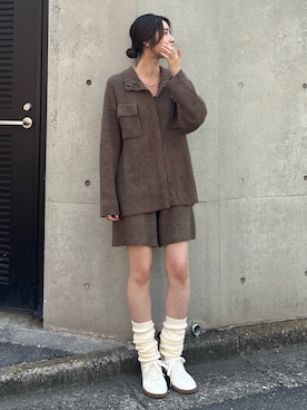 「アイテム（レッグウォーマー）」を使った、加藤早織さん（レディース・163cm）の秋コーディネート