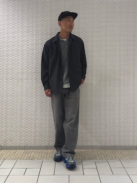 「URBAN RESEARCH DOORS（アーバンリサーチドアーズ）のジャガードチェック シャツジャケット（テーラードジャケット、グレー系）」を使った、江口尊将さん（メンズ・174cm）の夏コーディネート