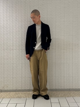 「URBAN RESEARCH DOORS（アーバンリサーチドアーズ）のLIFE STYLE TAILOR　ハイゲージクルーネック半袖ニット（シャツ/ブラウス、ホワイト系）」を使った、江口尊将さん（メンズ・174cm）の夏コーディネート