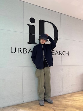 「URBAN RESEARCH（アーバンリサーチ）のアイテム（ニット/セーター）」を使った、江口尊将さん（メンズ・174cm）の冬コーディネート