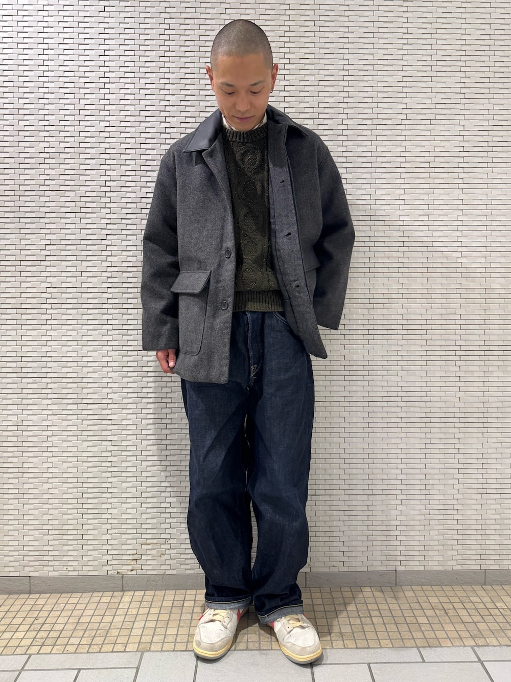 その他のカバーオールを着用したメンズの冬コーディネートの1枚目の写真