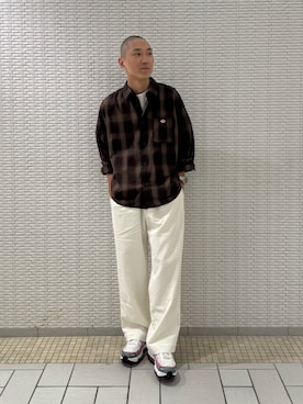 「URBAN RESEARCH DOORS（アーバンリサーチドアーズ）のDANTON　WORK SHIRTS（シャツ/ブラウス、ブラウン系）」を使った、江口尊将さん（メンズ・174cm）の夏コーディネート