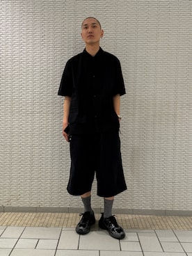 「URBAN RESEARCH DOORS（アーバンリサーチドアーズ）の『UVカット/接触冷感/吸水速乾』ストレッチクロス ビッグポケットショートスリーブシャツ（シャツ/ブラウス、ブラック系）」を使った、江口尊将さん（メンズ・174cm）の春コーディネート