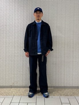 「URBAN RESEARCH DOORS（アーバンリサーチドアーズ）のデニムシャツカバーオール（デニムジャケット、ブラック系）」を使った、江口尊将さん（メンズ・174cm）の秋コーディネート
