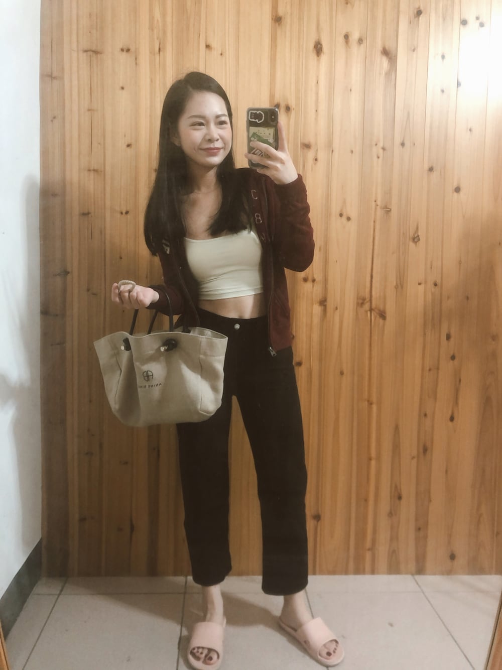 「休日スタイル、ラクチンコーデ、シンプル、大人女子、春コーデ、休日コーデ、ZARA、春服、通勤コーデ」｜「ZARAのアイテム（デニムパンツ、ブラック系）」を使った、Anna Wangさん（レディース・158cm）の春コーディネートの1枚目の写真