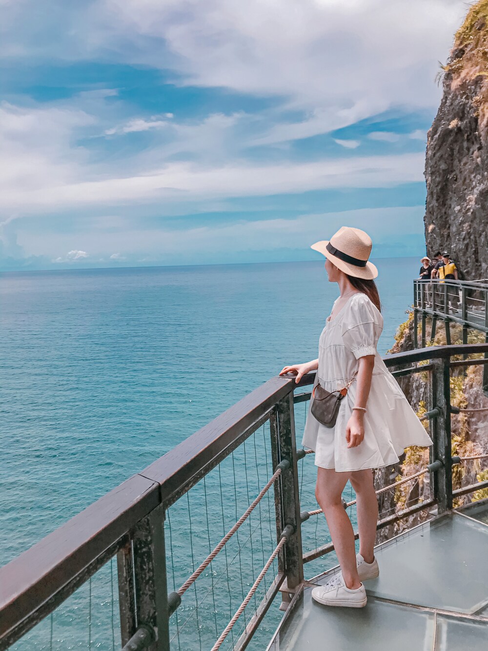 「シンプルスタイル、初夏コーデ、今日のコーデ、春夏コーデ、大人コーデ、ワイドパンツ、セットアップ、きれいめカジュアル」｜「LOUIS VUITTONのアイテム（バッグ、ブラウン系）」を使った、Anna Wangさん（レディース・158cm）の夏コーディネートの1枚目の写真