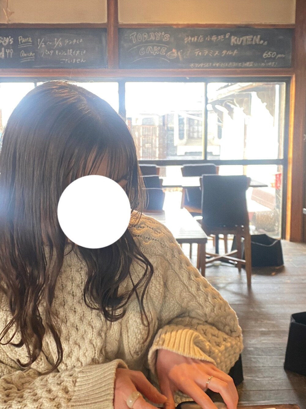 「お出かけコーデ、シンプルコーデ、初詣、白ニット、デニム」｜「select MOCA by sonのヴィンテージライクケーブルニット（ニット/セーター、ホワイト系）」を使った、 かすさん（レディース・158cm）の冬コーディネートの1枚目の写真