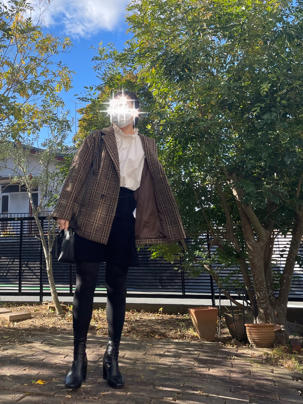 「ブラウン、ジャケット、チェック、ローリーズファーム(LOWRYS FARM)、KBF、中学生、ショートブーツ、イエベ」｜「Heatherのオヤココーデュロイミニスカート　857693（スカート、ブラック系）」を使った、fuyuchiko0214さん（レディース・157cm）の冬コーディネートの1枚目の写真