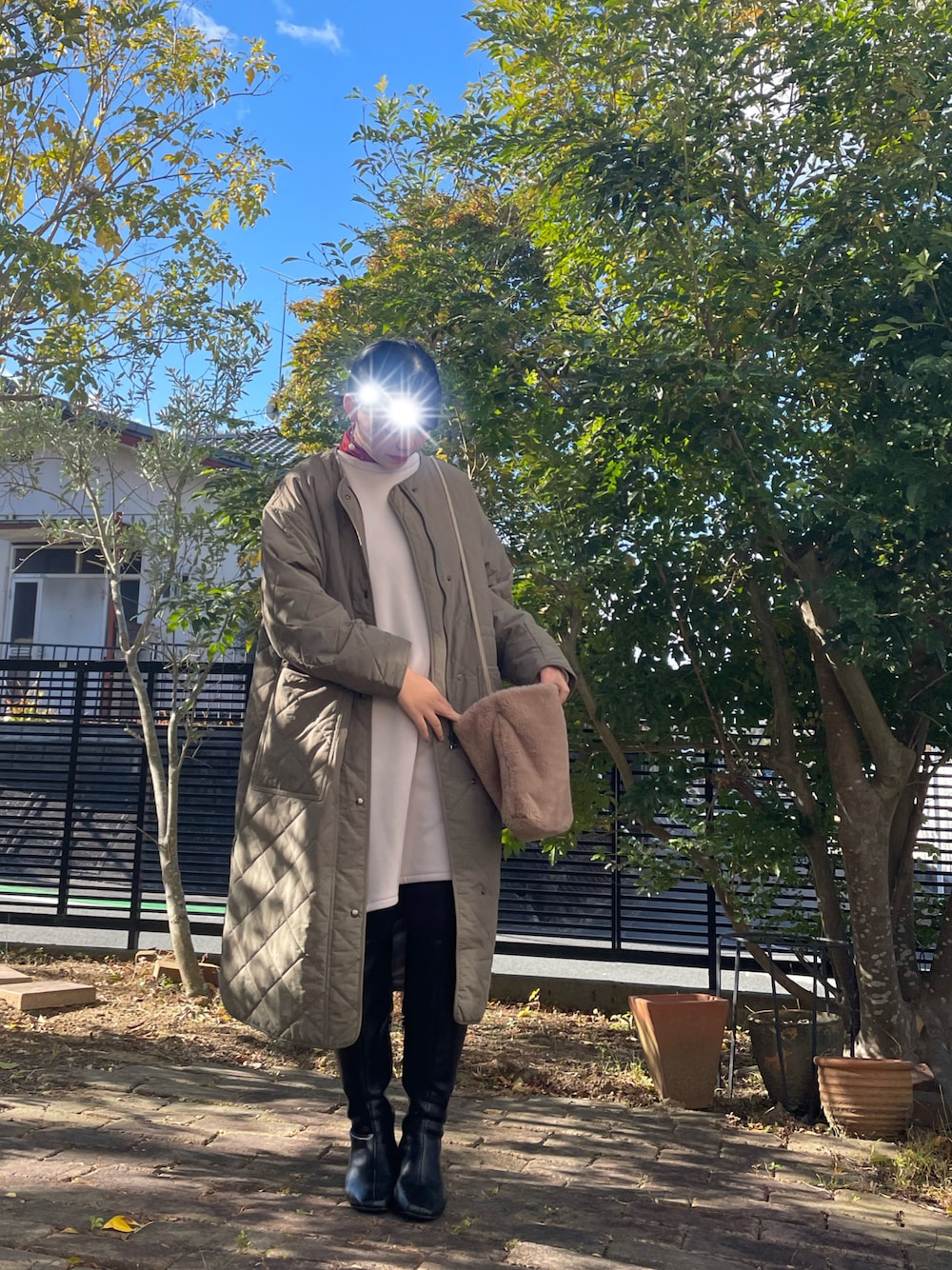 「あけましておめでとうございます！、シンプル、ローリーズファーム(LOWRYS FARM)、ワンピース×ブーツ、ブーツ、ロングブーツ、ファーバッグ、ユニクロ、高校生」｜「LOWRYS FARMのキルティングロングコート　959063（ノーカラーコート、グリーン系）」を使った、fuyuchiko0214さん（レディース・157cm）の冬コーディネートの1枚目の写真