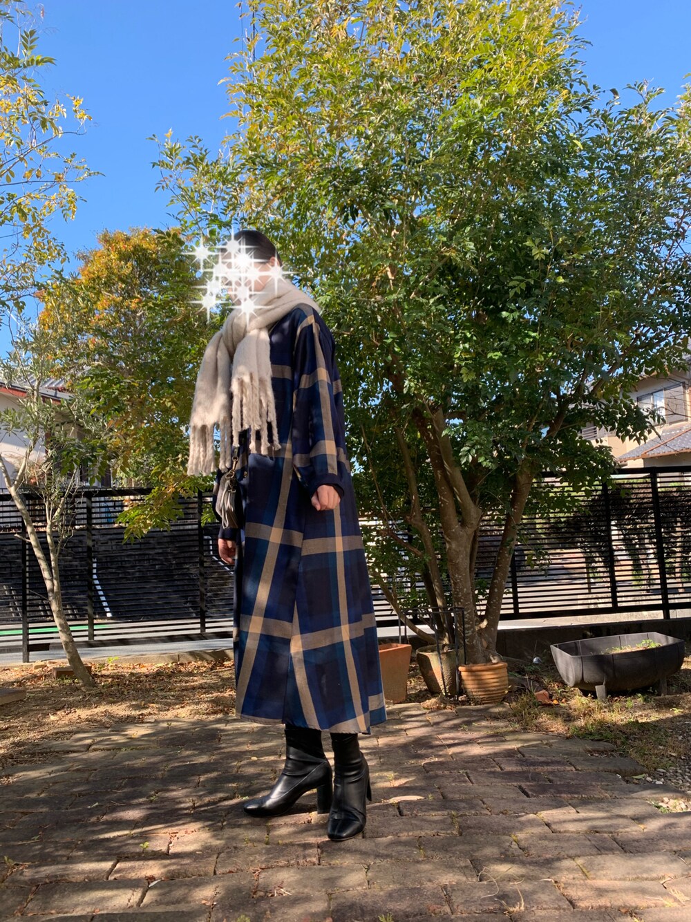 「カジュアルコーデ、ブーツ、ラクチンコーデ、ワンピース、ロングワンピース、ショートブーツ、ファー小物、イエベ秋、チェック、高校生」｜「LOWRYS FARMのストレッチヒールブーツ　851418（ブーツ、ブラック系）」を使った、fuyuchiko0214さん（レディース・157cm）の冬コーディネートの1枚目の写真
