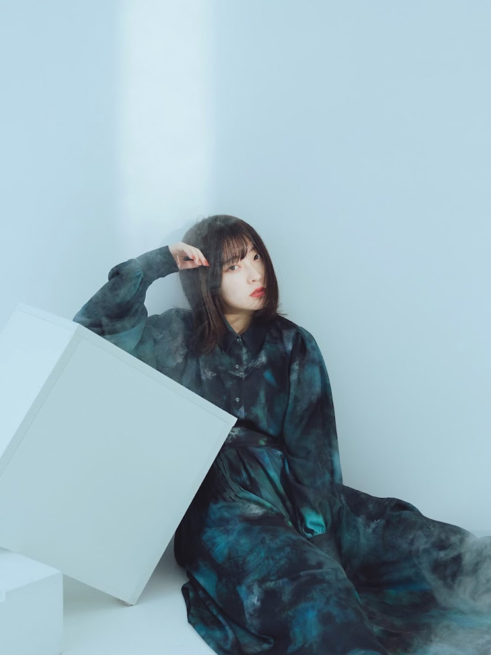 白川うみさんの「BLURアートタックシャツ(HARE)（HARE）」を使ったコーディネートの1枚目の写真