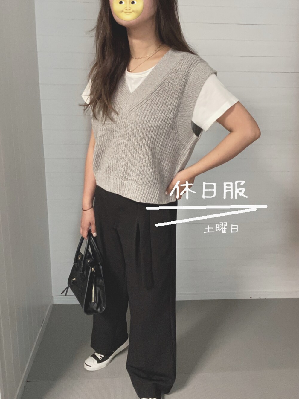 「韓国、ベスト、レイヤード、モノトーン、スニーカー」｜「H&Mのアイテム（ベスト、グレー系）」を使った、fullmoonさん（レディース・157cm）の夏コーディネートの1枚目の写真
