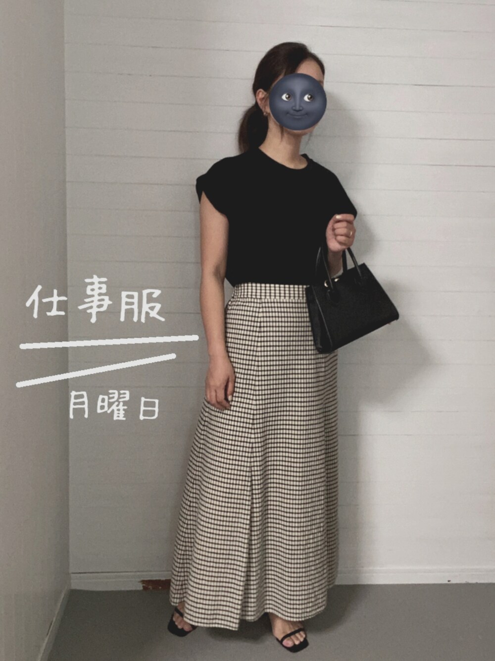 「セットアップ、モノトーン、チェックスカート、オフィスカジュアル、仕事服」｜「STRAWBERRY-FIELDSのアイテム（Tシャツ/カットソー、ブラック系）」を使った、fullmoonさん（レディース・157cm）の夏コーディネートの1枚目の写真