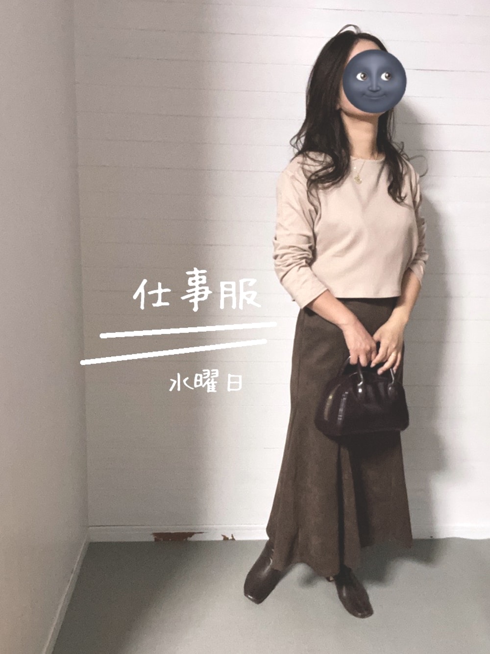 「秋コーデ、シンプルコーデ、大人カジュアル、オフィスカジュアル、マーメイドスカート、ブラウン、仕事服、くすみピンク」｜「CLEAの3連レイヤードコインネックレス（ネックレス、ゴールド系）」を使った、fullmoonさん（レディース・157cm）の秋コーディネートの1枚目の写真