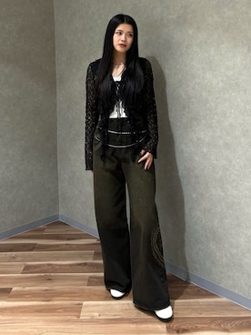 「EMODA（エモダ）のミニマルフィットニット（Knitwear、ブラック系）」を使った、藤吉希羅々さん（レディース・160cm）の春コーディネート