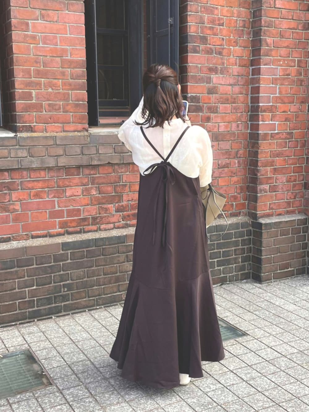 「だから秋服が好き、カフェ、秋コーデ、カフェ巡り」｜「Ambre Neigeのマーメイドキャミワンピース／【WEB/EC限定商品】（ワンピース、ブラウン系）」を使った、cocoさん（レディース・155cm）の秋コーディネートの1枚目の写真