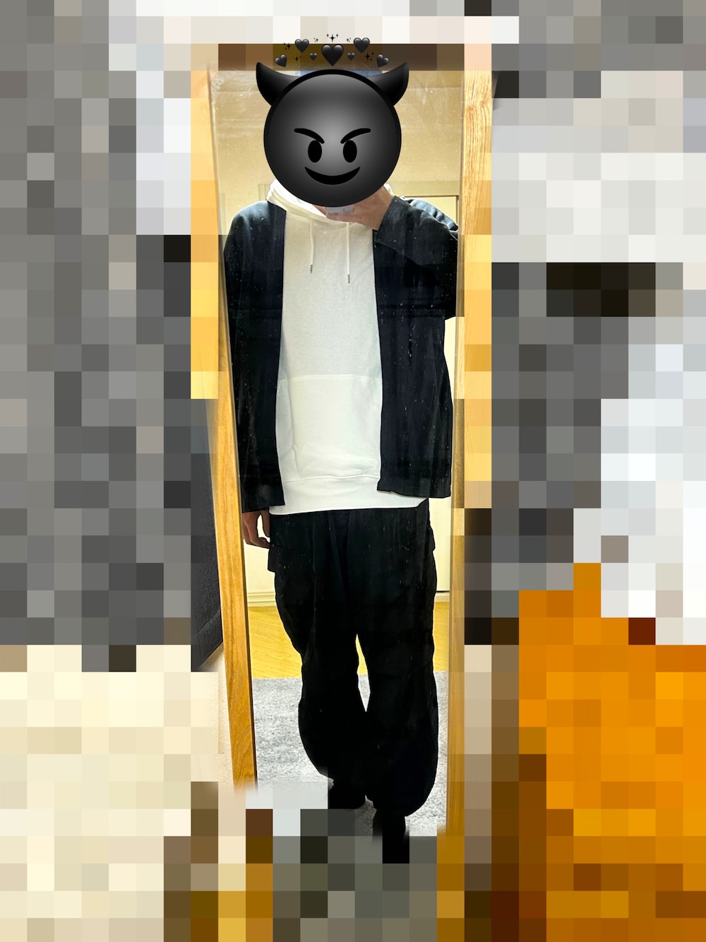 「ワイドパンツ、今日のコーデ、メンズファッション、春、モノトーン、モノトーンコーデ、カーゴパンツ、白パーカー、白黒、黒カーディガン、coca、GU、AZUL by moussy、いいね、save、フォローお願いします🤑、モデルになりたい」｜「GUのアイテム（カーゴパンツ、ブラック系）」を使った、ænsk (相互ﾌｫﾛｰ🉑)さん（メンズ・183cm）の春コーディネートの1枚目の写真