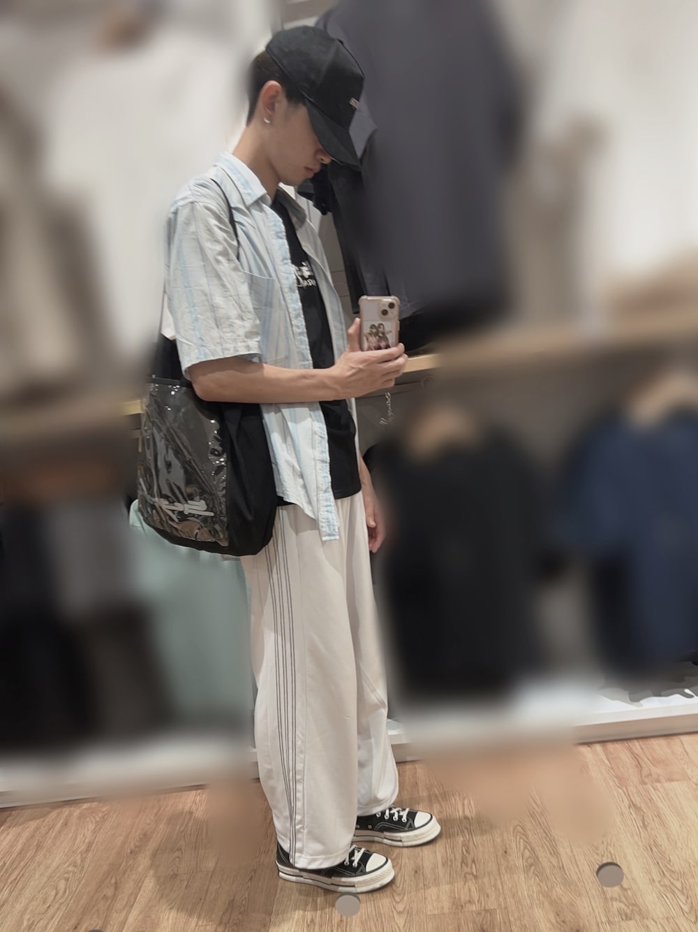 「プチプラ、aespa、映画、夏コーデ、シャツスタイル、シンプルコーデ、きれいめカジュアル、韓国ファッション、converse、ジャージーパンツ」｜「CONVERSEの🇰🇷CHUCK 70 PLUS FOUN-DATIONAL CANVAS（スニーカー、ブラック系）」を使った、ænsk (相互ﾌｫﾛｰ🉑)さん（メンズ・183cm）の春コーディネートの1枚目の写真